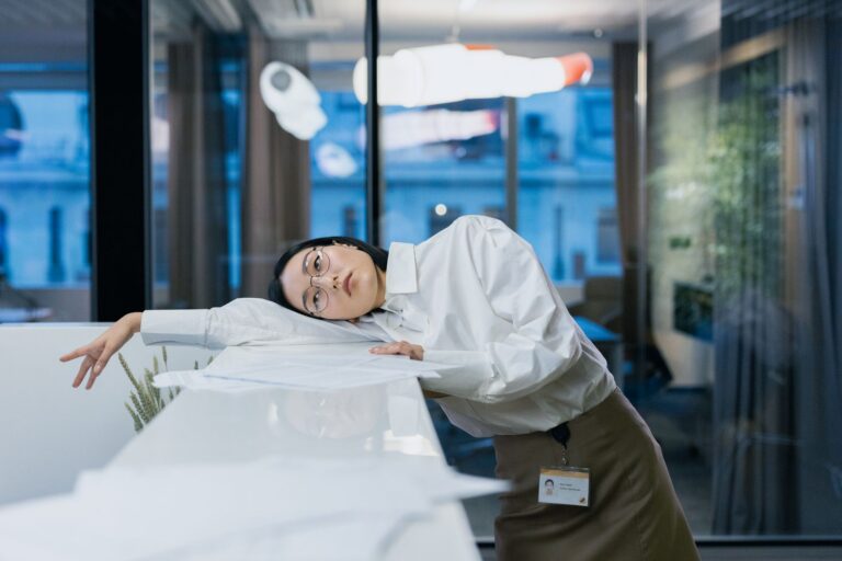 Coup de fatigue à 15 h : cinq gestes qui ne demandent pas de café
